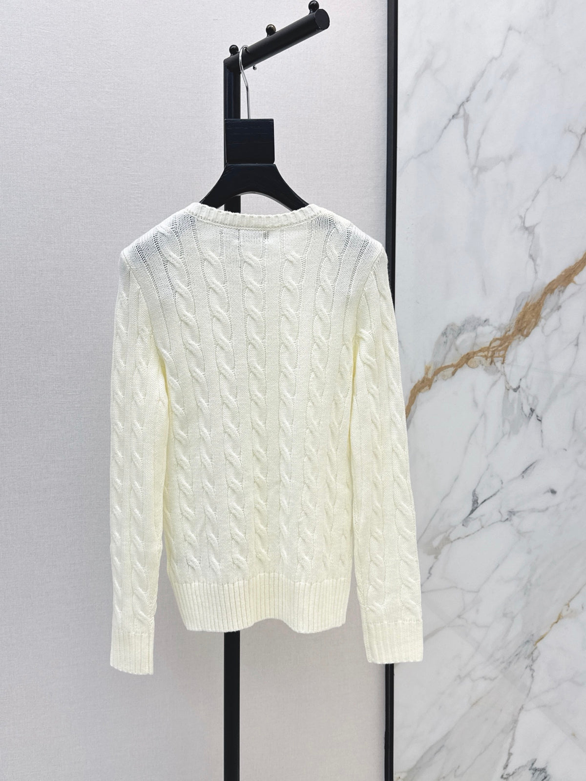 26Latest Autumn/Winter Long-Sleeve Crew-Neck Knit Sweater with Pony Embroidery