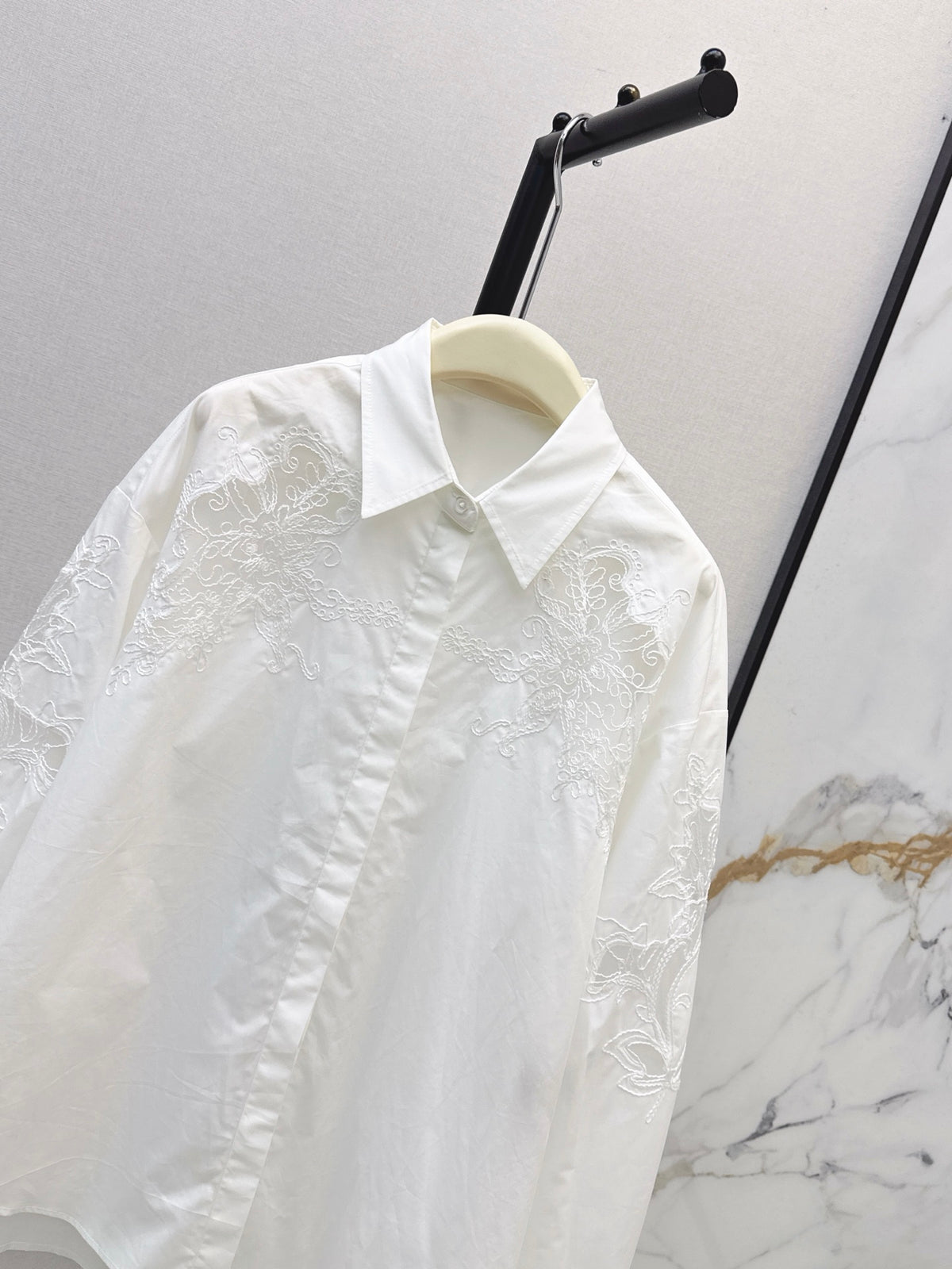 26Latest Autumn/Winter Ethnic-Style Embroidered White Shirt