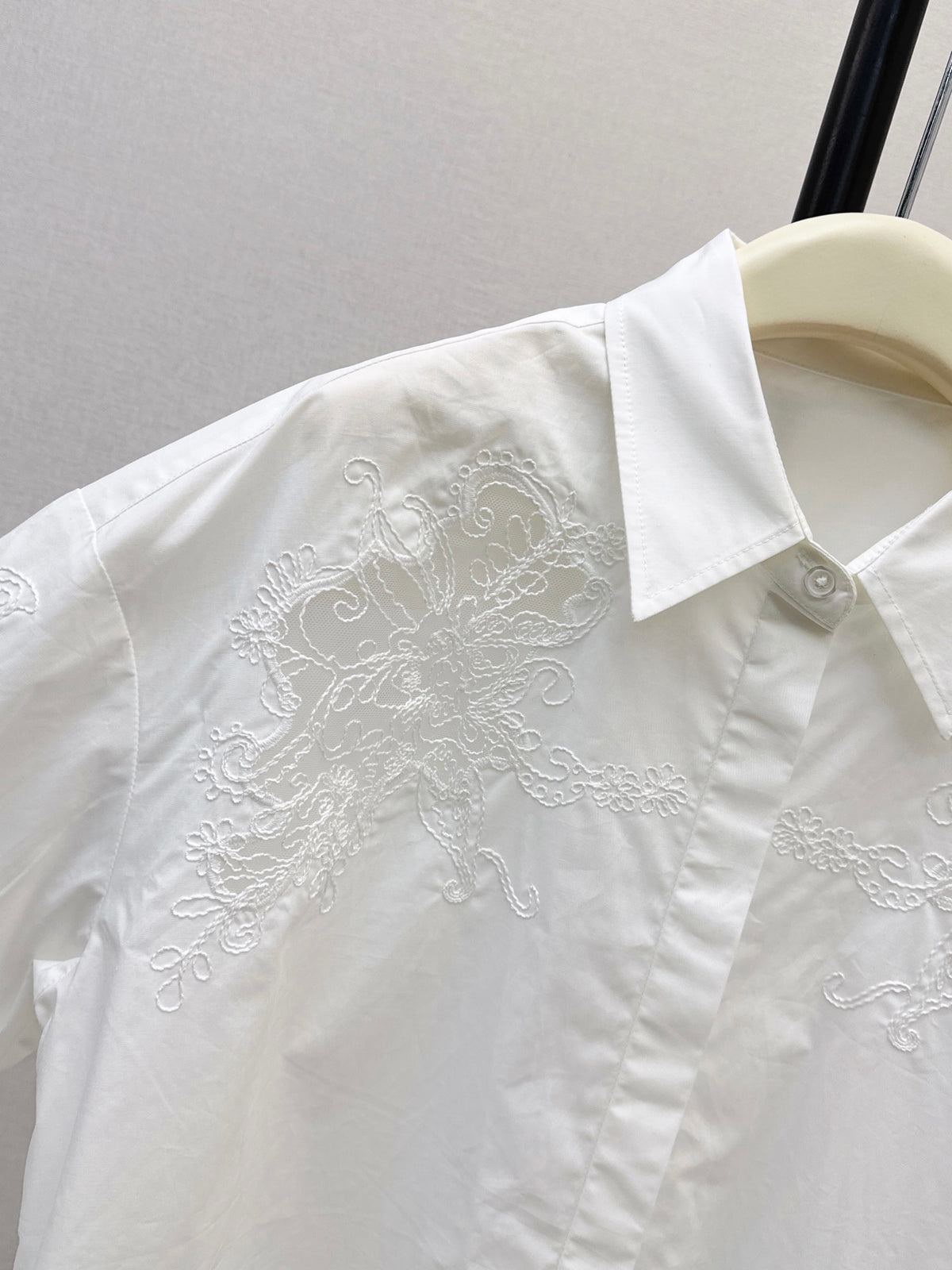 26Latest Autumn/Winter Ethnic-Style Embroidered White Shirt