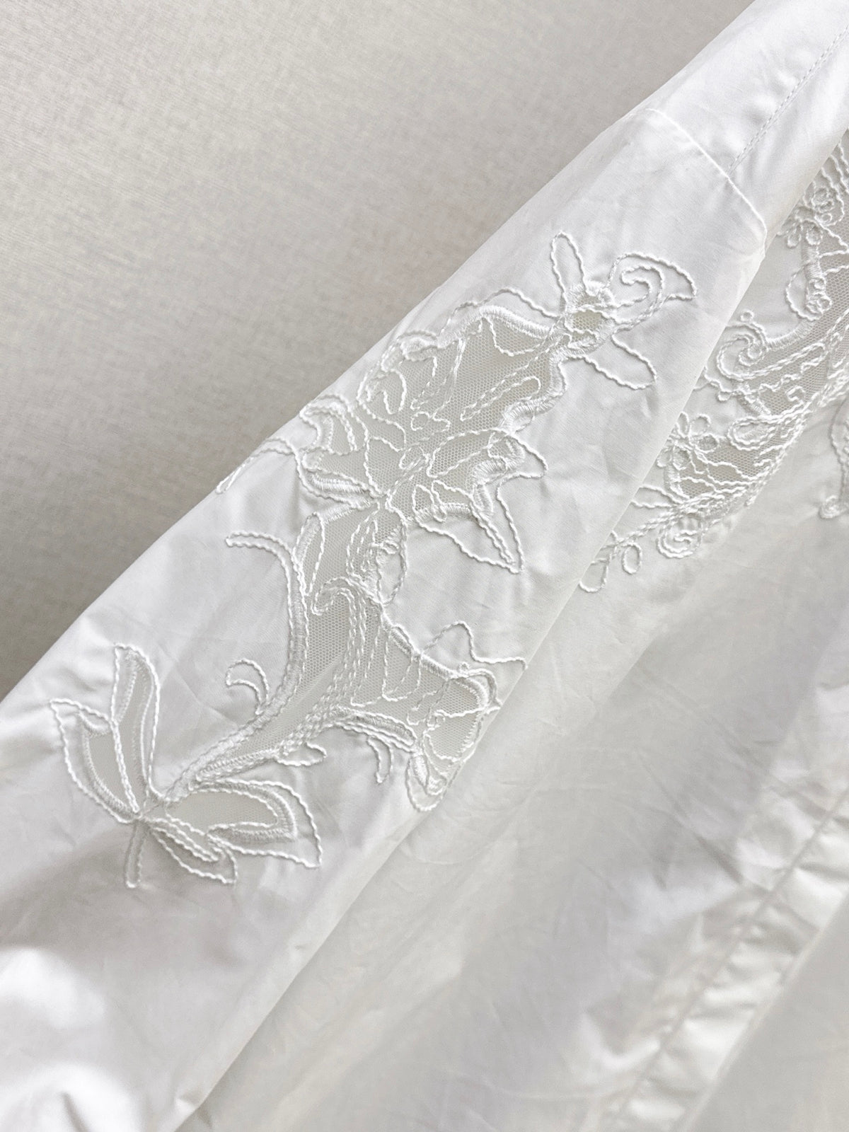 26Latest Autumn/Winter Ethnic-Style Embroidered White Shirt