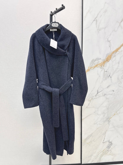 26A must-have long, double-faced wool coat for the stylish woman this autumn/winter.