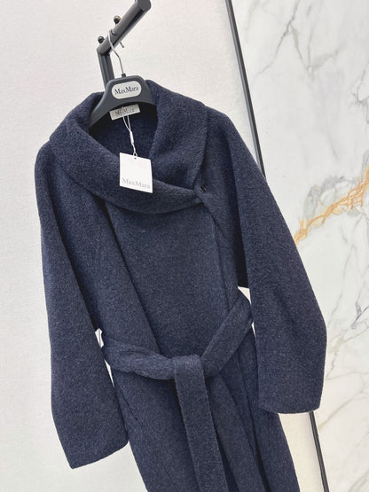 26A must-have long, double-faced wool coat for the stylish woman this autumn/winter.