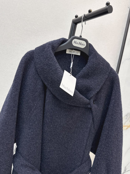 26A must-have long, double-faced wool coat for the stylish woman this autumn/winter.