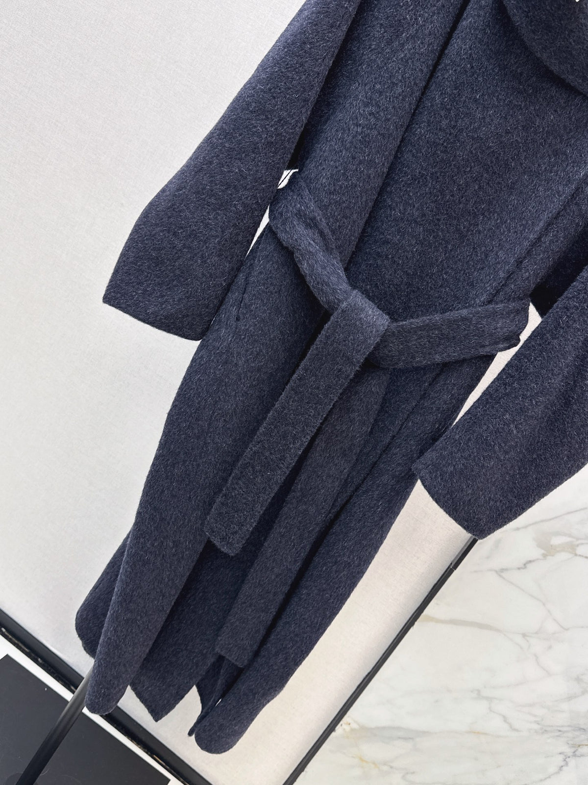 26A must-have long, double-faced wool coat for the stylish woman this autumn/winter.