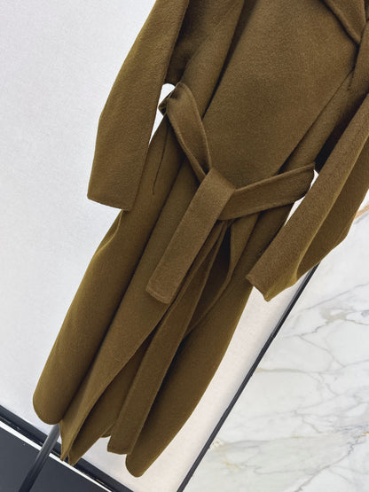 26A must-have long, double-faced wool coat for the stylish woman this autumn/winter.