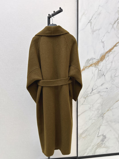 26A must-have long, double-faced wool coat for the stylish woman this autumn/winter.
