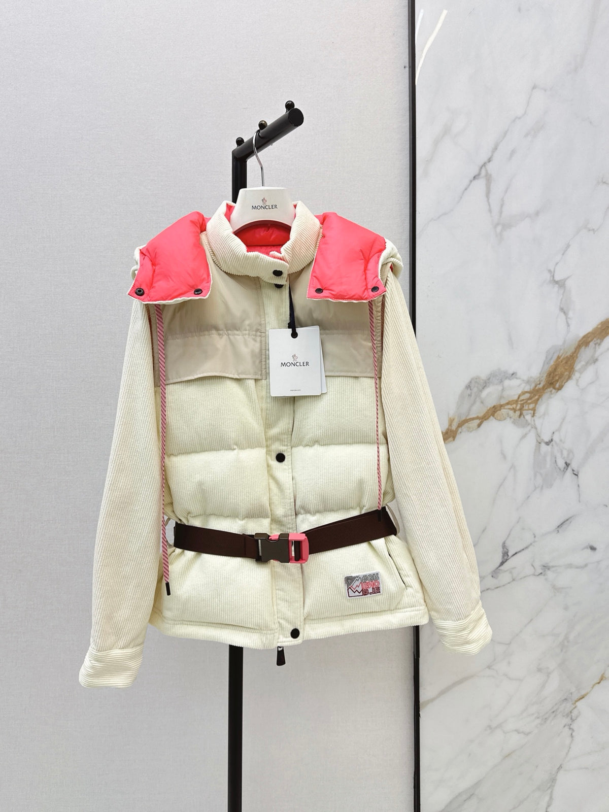 26Latest Autumn/Winter Short HoodedLatest Autumn/Winter Short Hooded Down Jacket with Detachable Sleeves with Detachable Sleeves