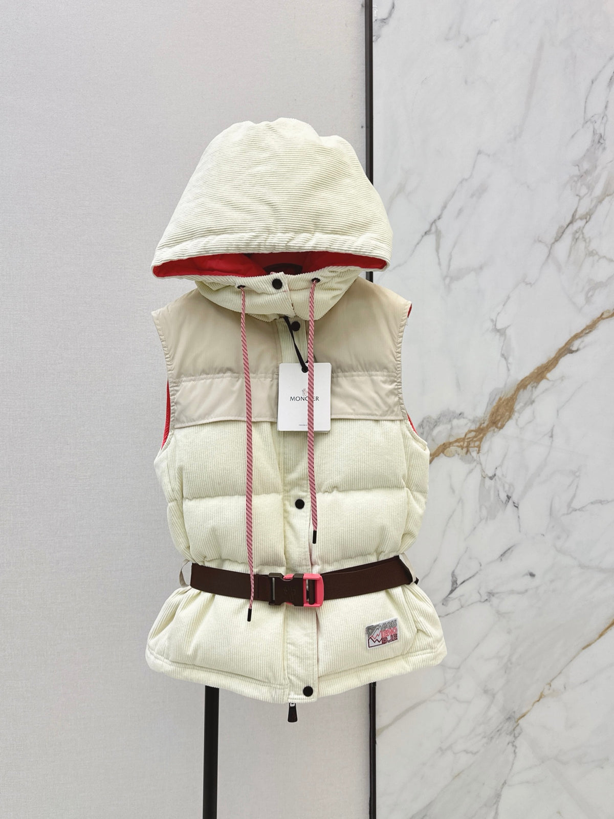 26Latest Autumn/Winter Short HoodedLatest Autumn/Winter Short Hooded Down Jacket with Detachable Sleeves with Detachable Sleeves