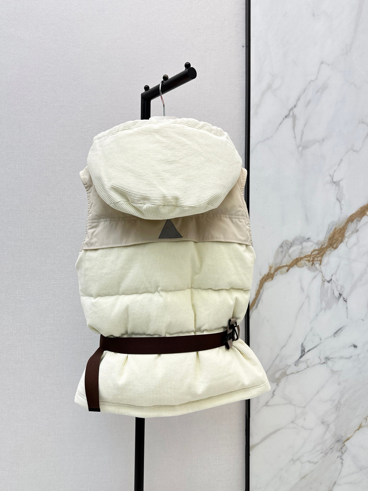 26Latest Autumn/Winter Short HoodedLatest Autumn/Winter Short Hooded Down Jacket with Detachable Sleeves with Detachable Sleeves