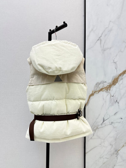 26Latest Autumn/Winter Short HoodedLatest Autumn/Winter Short Hooded Down Jacket with Detachable Sleeves with Detachable Sleeves