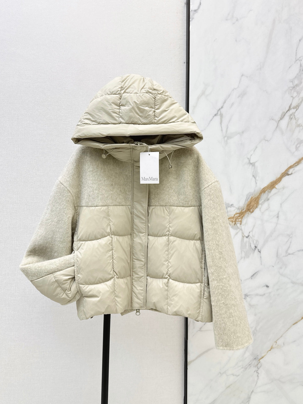 26Latest Autumn/Winter Short Hooded Down Jacket with Wool Panel Detailing