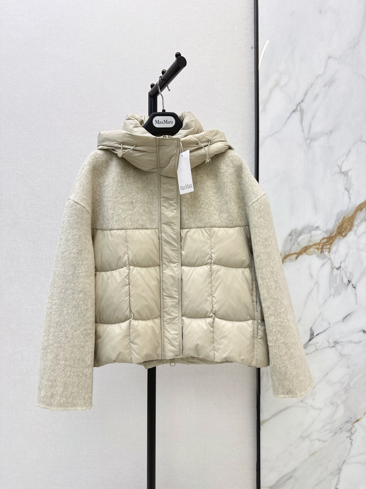 26Latest Autumn/Winter Short Hooded Down Jacket with Wool Panel Detailing