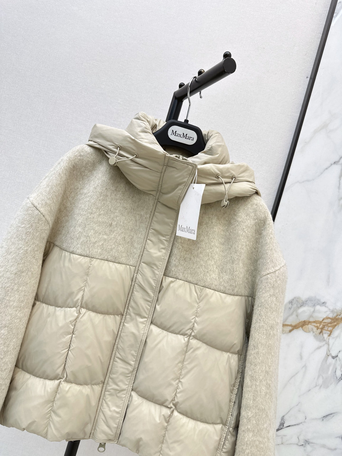 26Latest Autumn/Winter Short Hooded Down Jacket with Wool Panel Detailing
