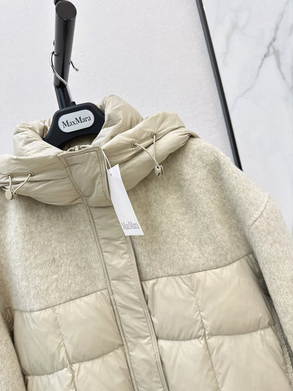 26Latest Autumn/Winter Short Hooded Down Jacket with Wool Panel Detailing