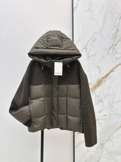26Latest Autumn/Winter Short Hooded Down Jacket with Wool Panel Detailing