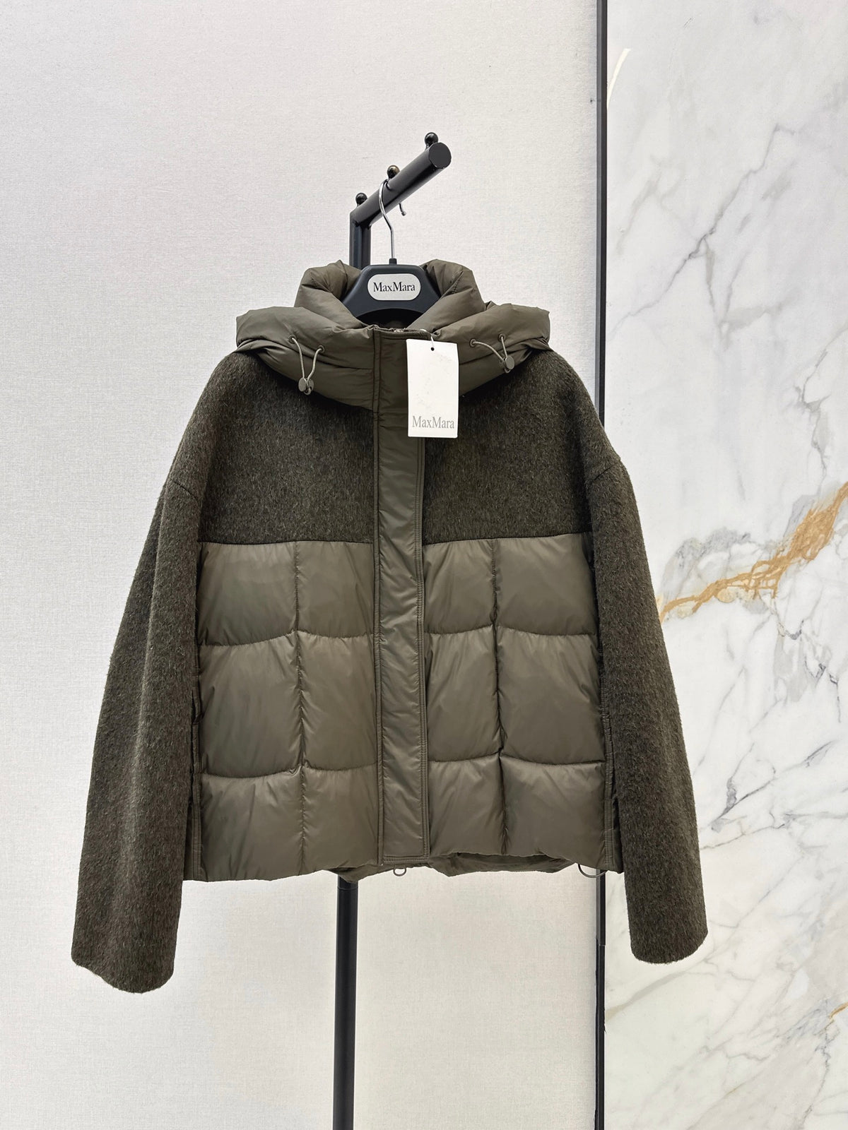 26Latest Autumn/Winter Short Hooded Down Jacket with Wool Panel Detailing