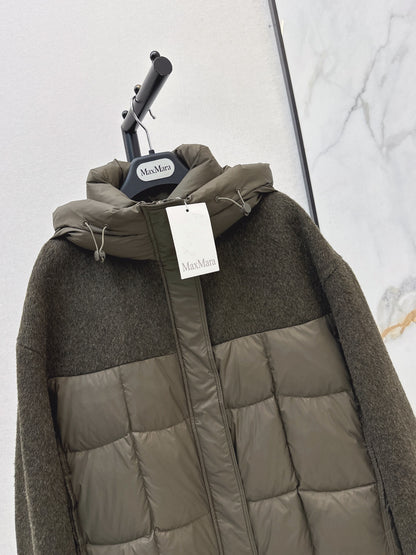 26Latest Autumn/Winter Short Hooded Down Jacket with Wool Panel Detailing