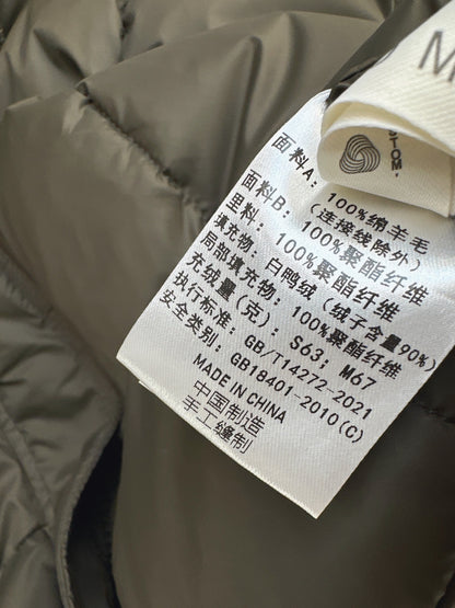 26Latest Autumn/Winter Short Hooded Down Jacket with Wool Panel Detailing