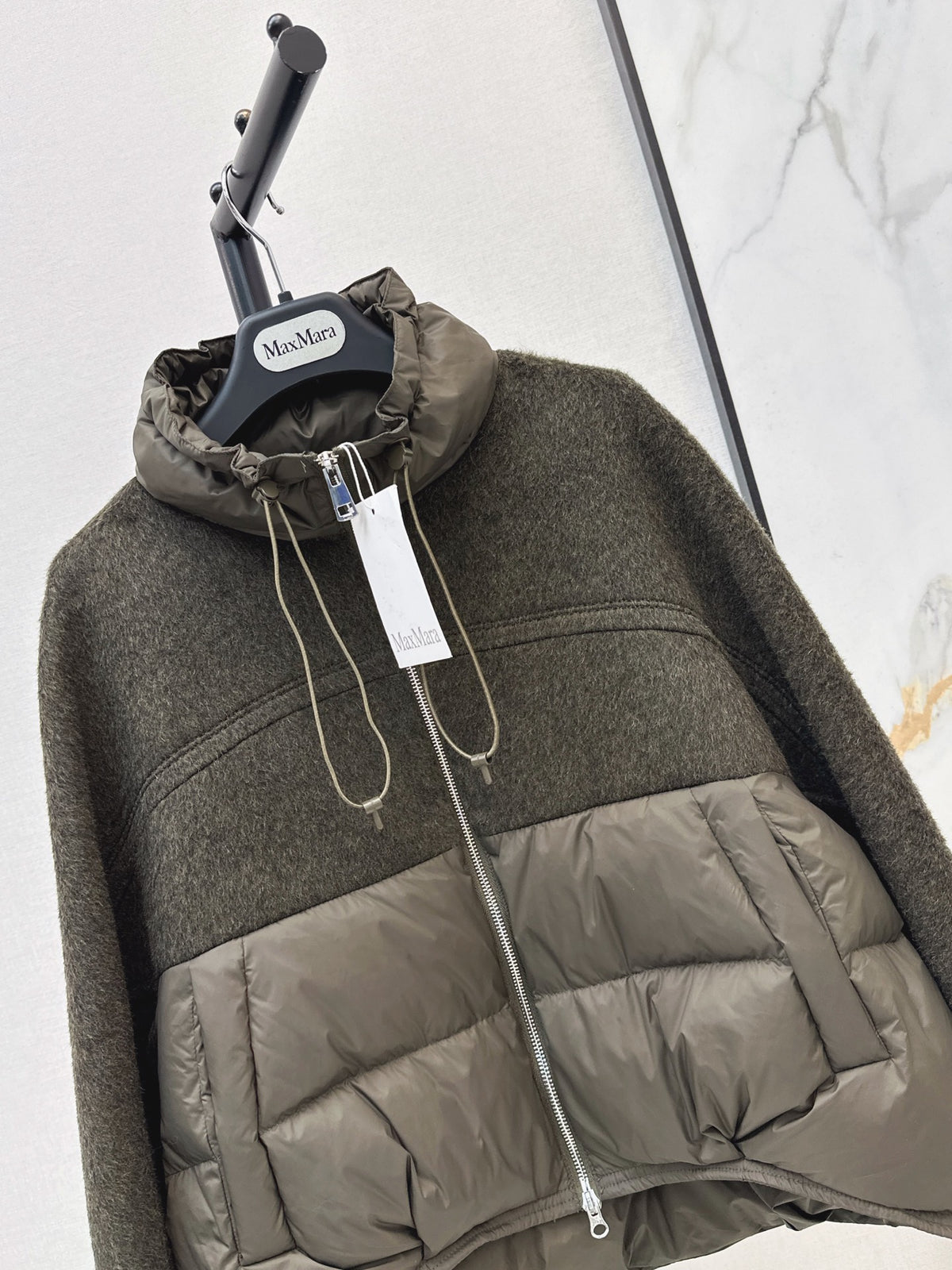 26Latest Autumn/Winter Short Hooded Down Jacket with Wool Panel Detailing