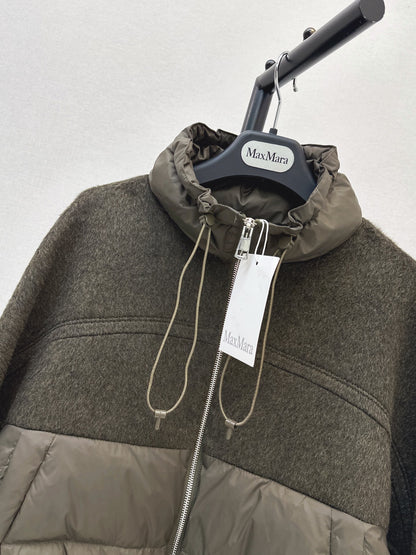 26Latest Autumn/Winter Short Hooded Down Jacket with Wool Panel Detailing