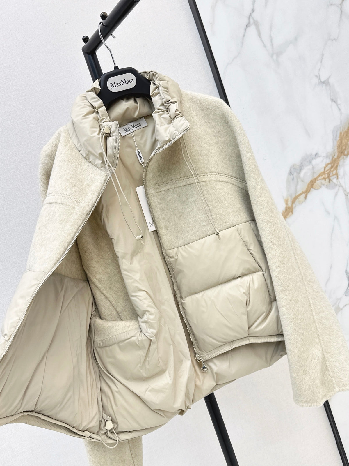 26Latest Autumn/Winter Short Hooded Down Jacket with Wool Panel Detailing