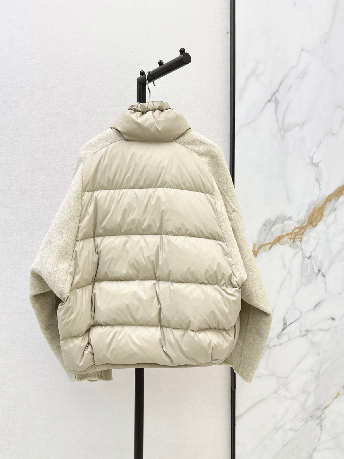 26Latest Autumn/Winter Short Hooded Down Jacket with Wool Panel Detailing