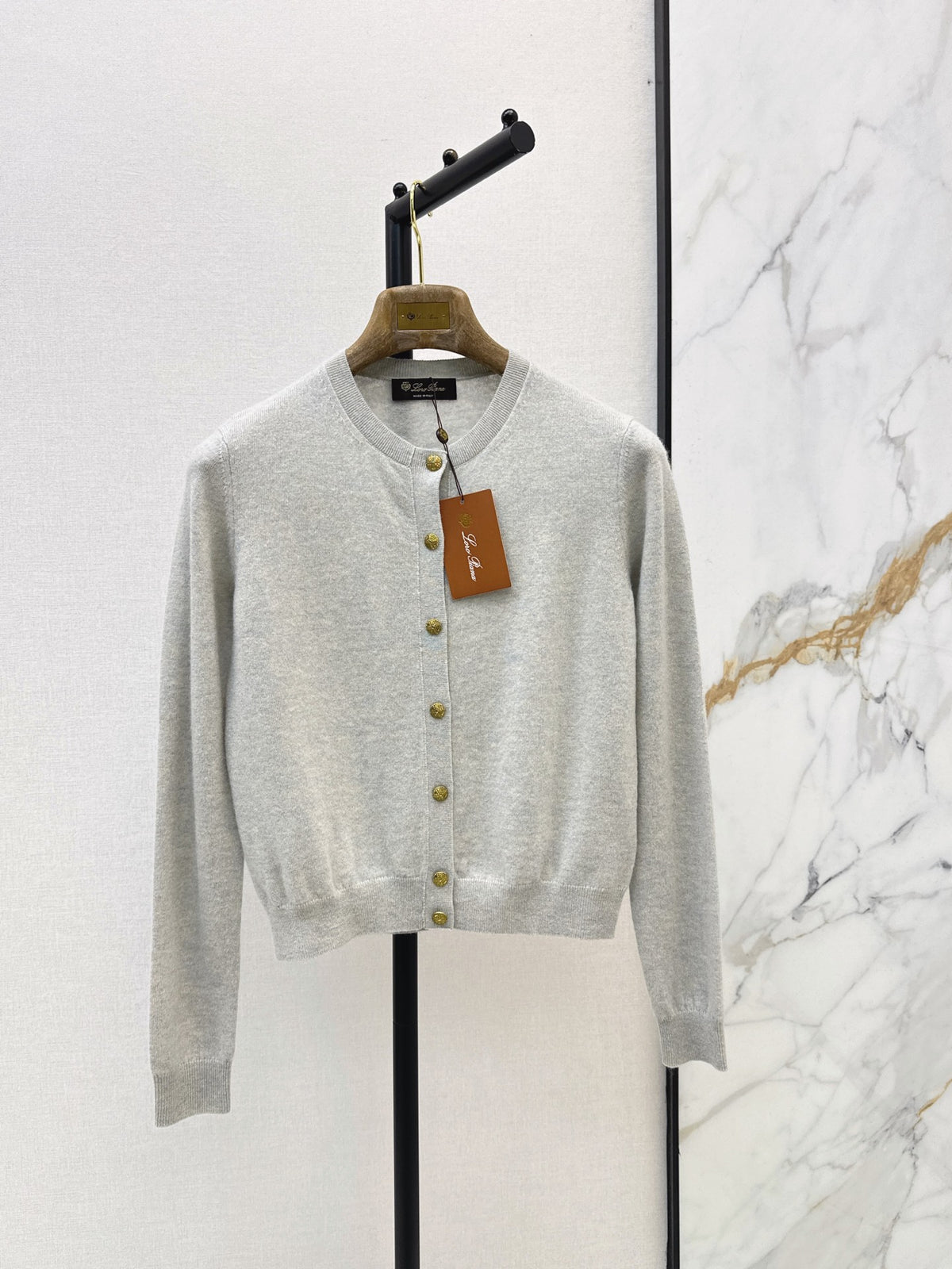 26Latest Autumn/Winter Knit Cardigan with Ornate Metal Buttons