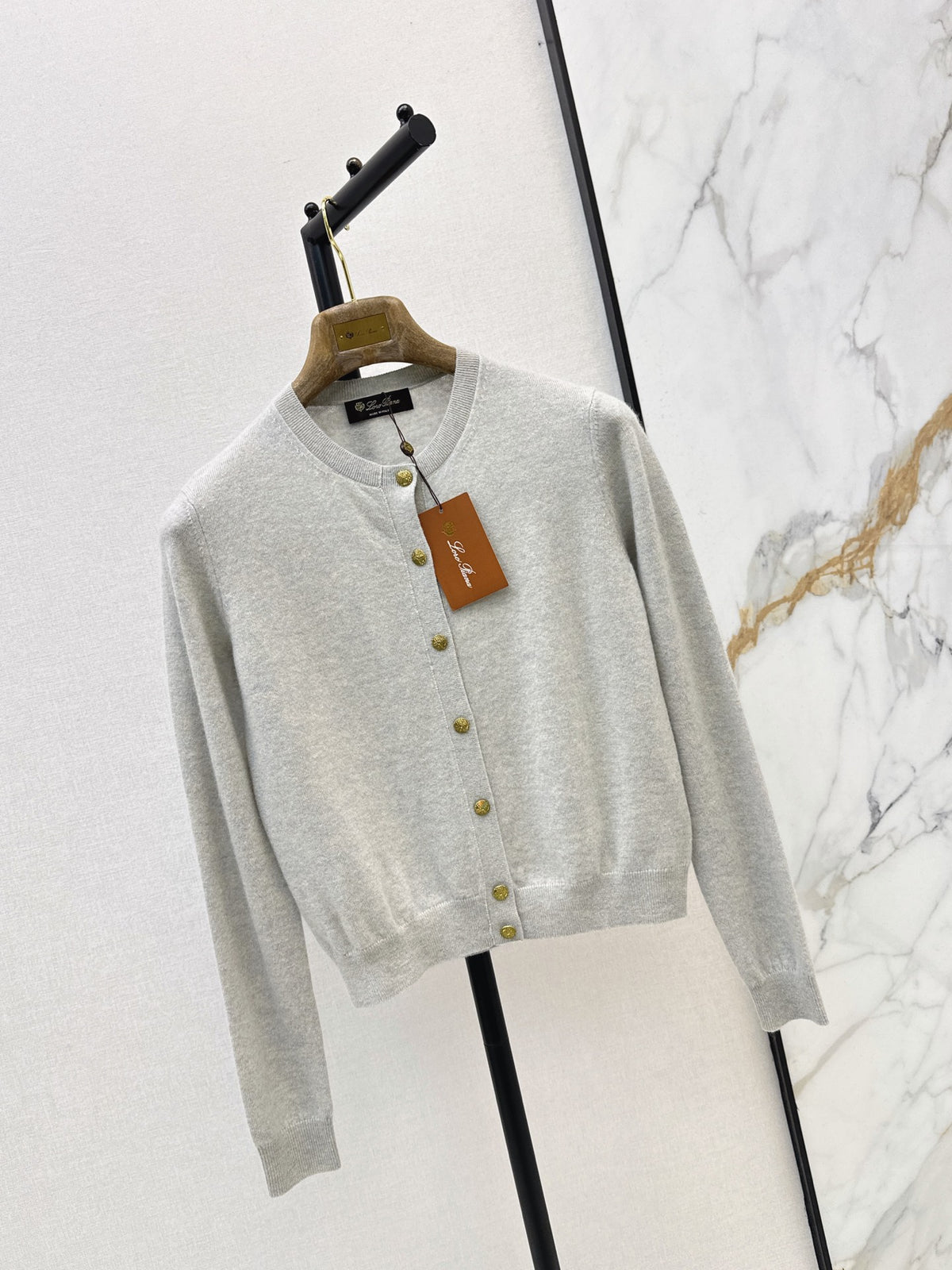 26Latest Autumn/Winter Knit Cardigan with Ornate Metal Buttons