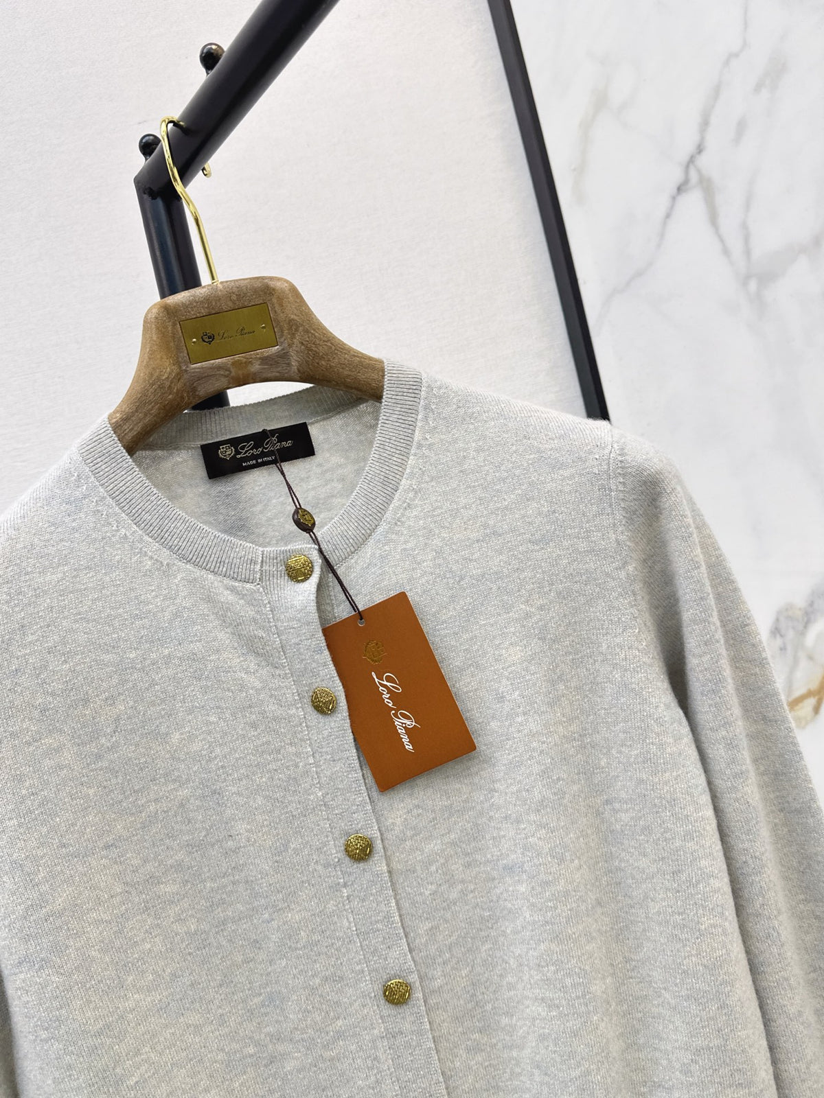 26Latest Autumn/Winter Knit Cardigan with Ornate Metal Buttons