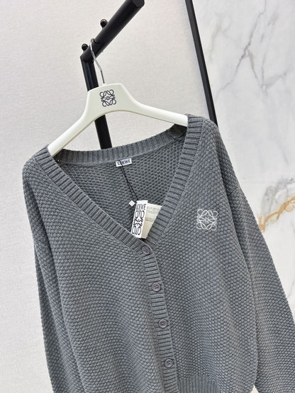 26Latest Autumn/Winter Loose-Fit V-Neck Knit Cardigan with Embroidered Logo