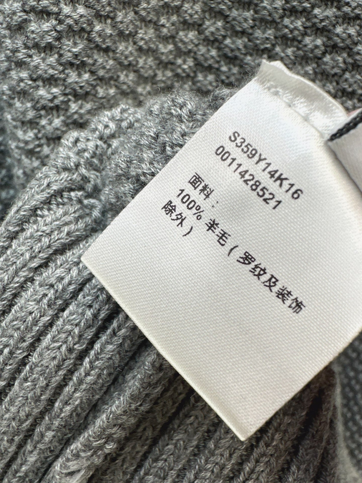 26Latest Autumn/Winter Loose-Fit V-Neck Knit Cardigan with Embroidered Logo
