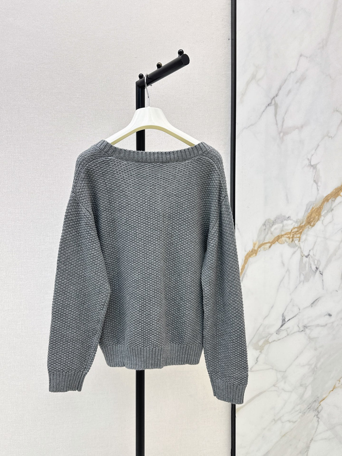 26Latest Autumn/Winter Loose-Fit V-Neck Knit Cardigan with Embroidered Logo