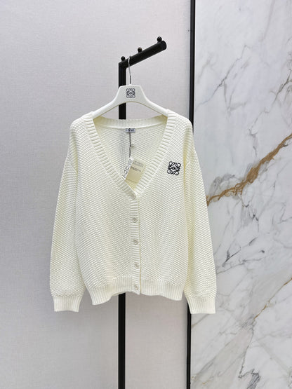 26Latest Autumn/Winter Loose-Fit V-Neck Knit Cardigan with Embroidered Logo