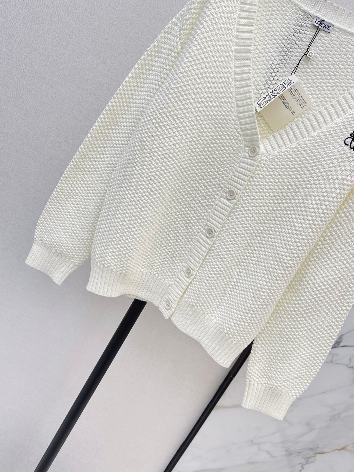 26Latest Autumn/Winter Loose-Fit V-Neck Knit Cardigan with Embroidered Logo