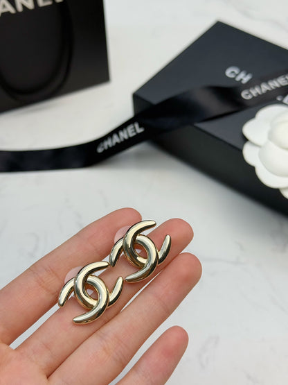 26B New Double-C Stud Earrings