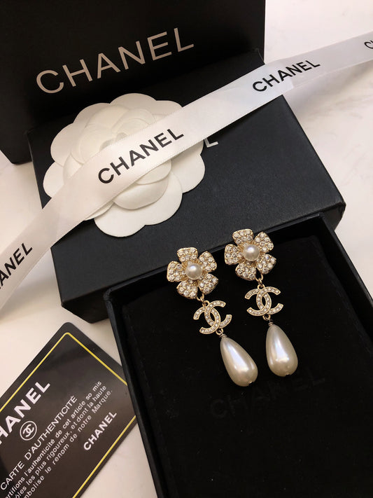 26New Season Stud Earrings