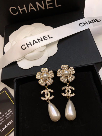 26New Season Stud Earrings