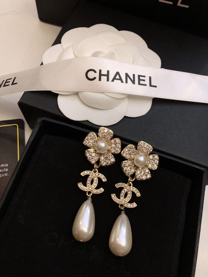 26New Season Stud Earrings