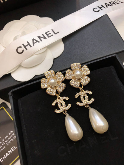 26New Season Stud Earrings