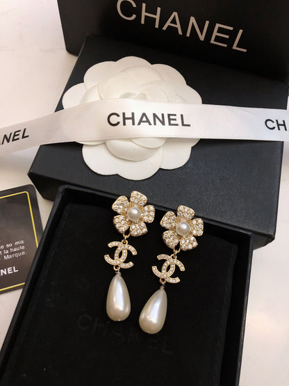 26New Season Stud Earrings
