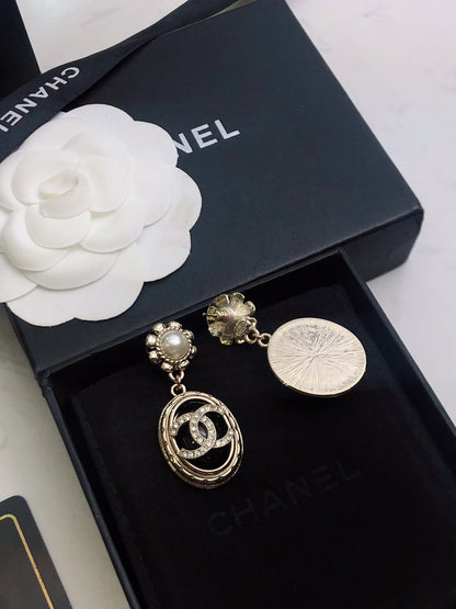 26New Season Stud Earrings