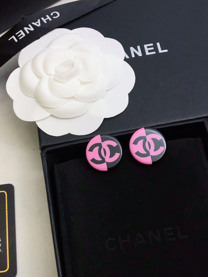 26Acrylic Circle Stud Earrings