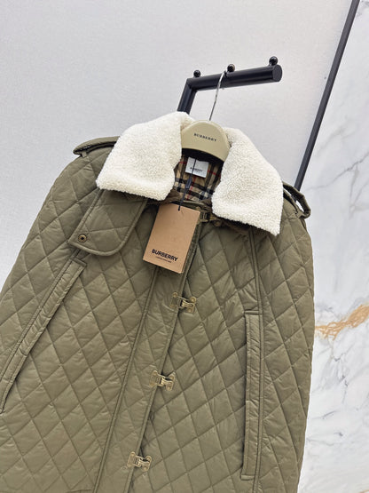 26Latest Autumn/Winter Padded Cape Jacket with Detachable Fur Collar