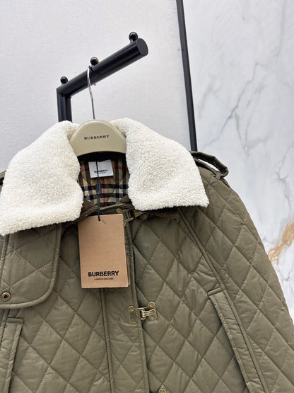 26Latest Autumn/Winter Padded Cape Jacket with Detachable Fur Collar