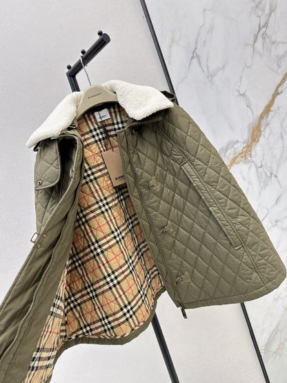 26Latest Autumn/Winter Padded Cape Jacket with Detachable Fur Collar
