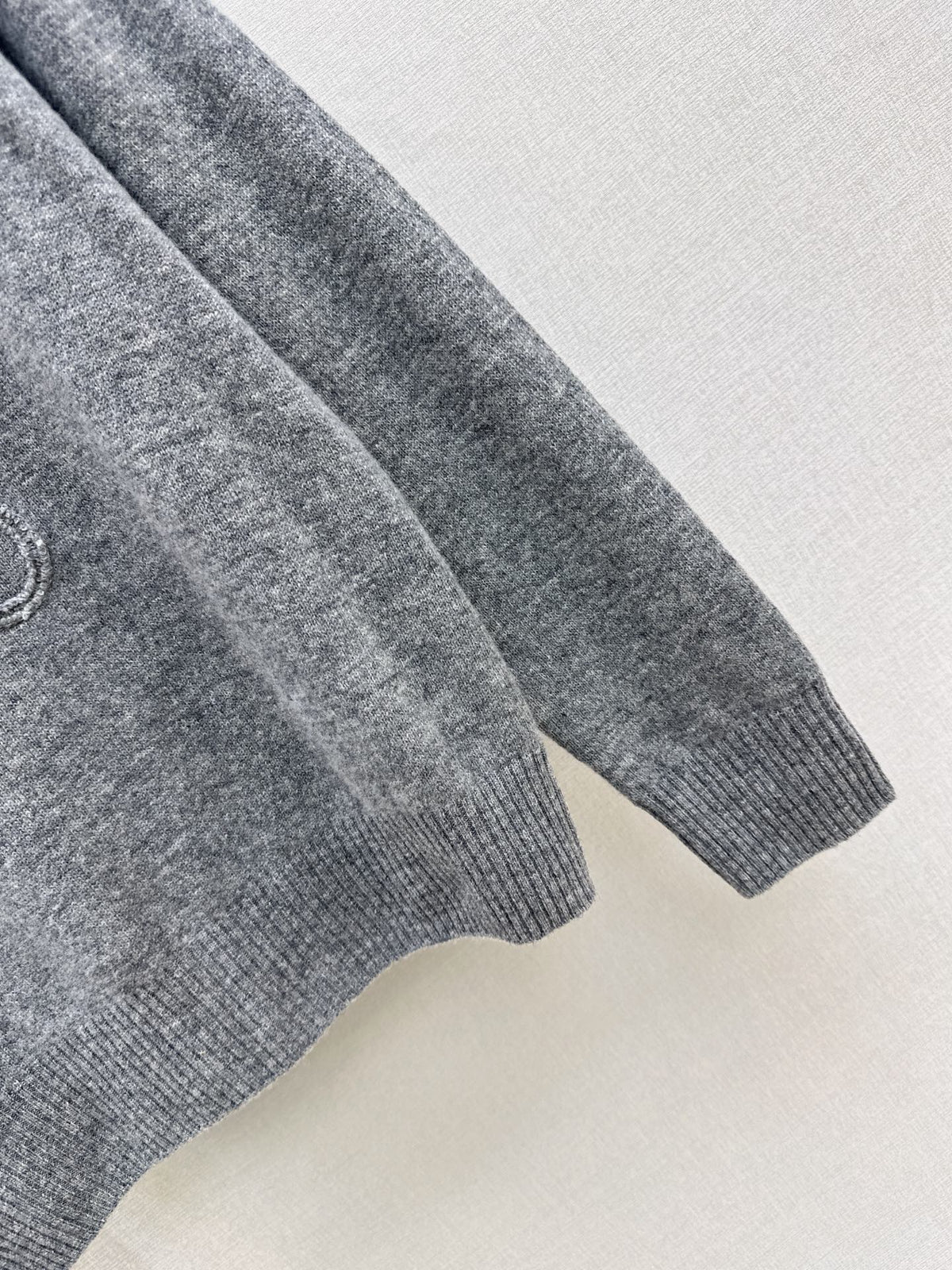 26New Early Autumn Logo-Embroidered Knit Pullover