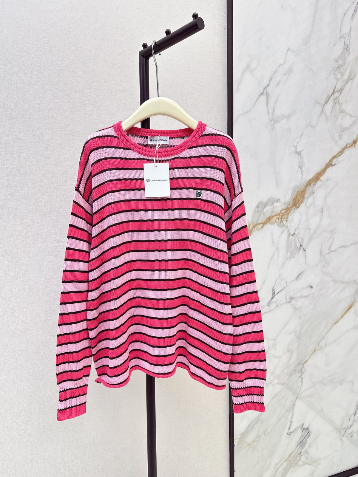 26Latest Autumn/Winter Loose-Fit Striped Sweater with Stick-Figure Motif