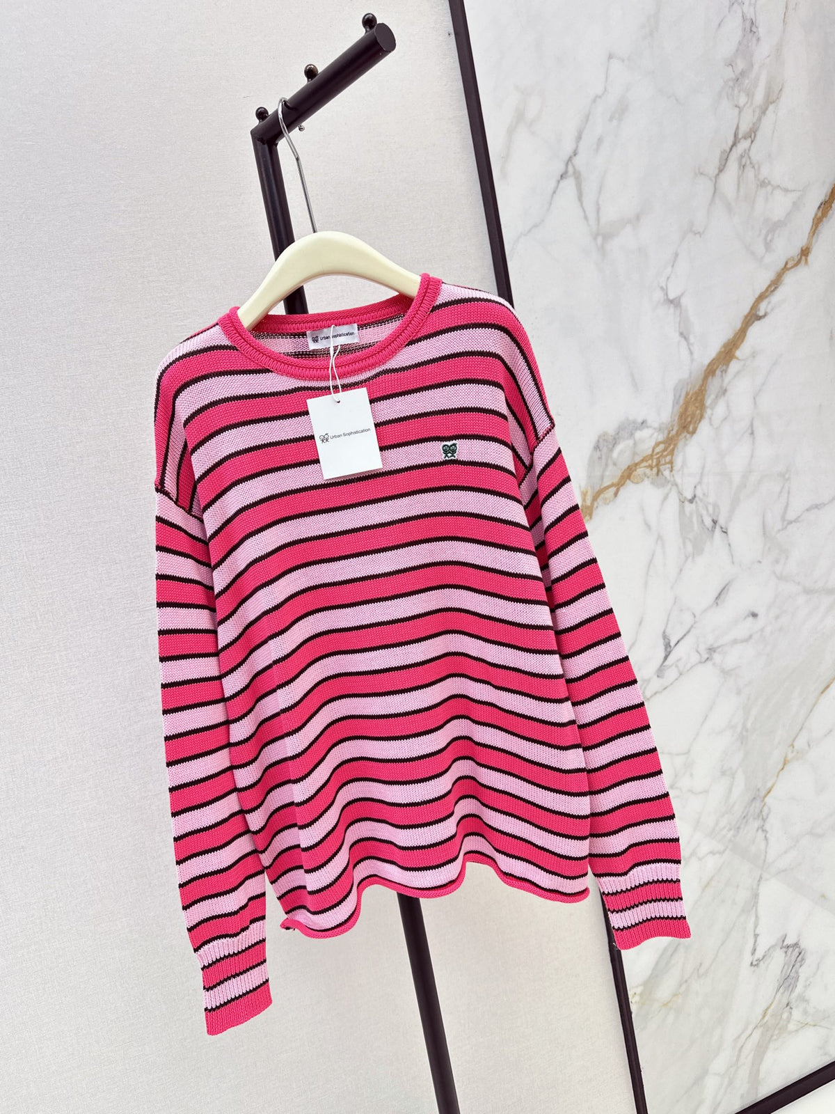 26Latest Autumn/Winter Loose-Fit Striped Sweater with Stick-Figure Motif