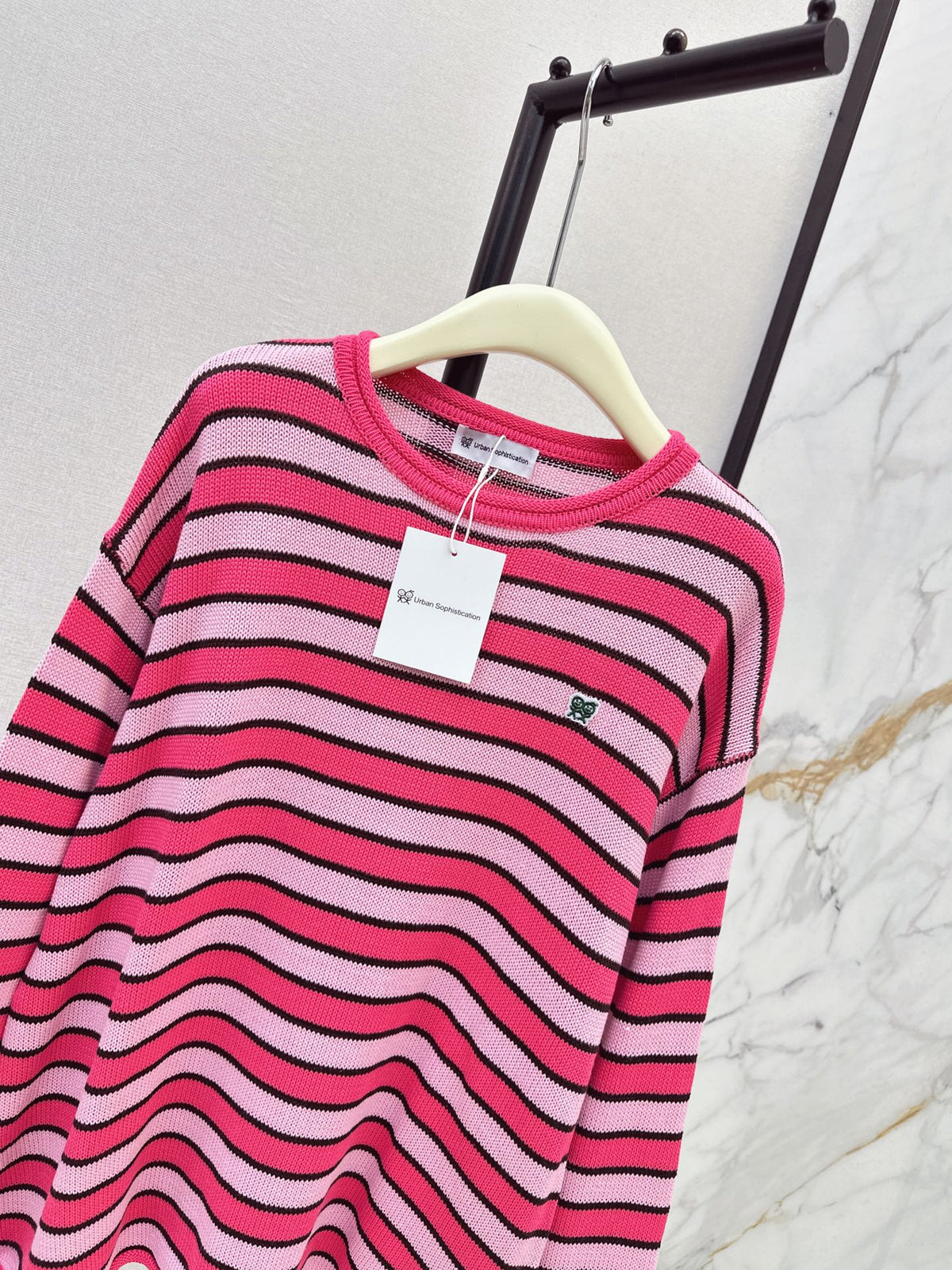 26Latest Autumn/Winter Loose-Fit Striped Sweater with Stick-Figure Motif