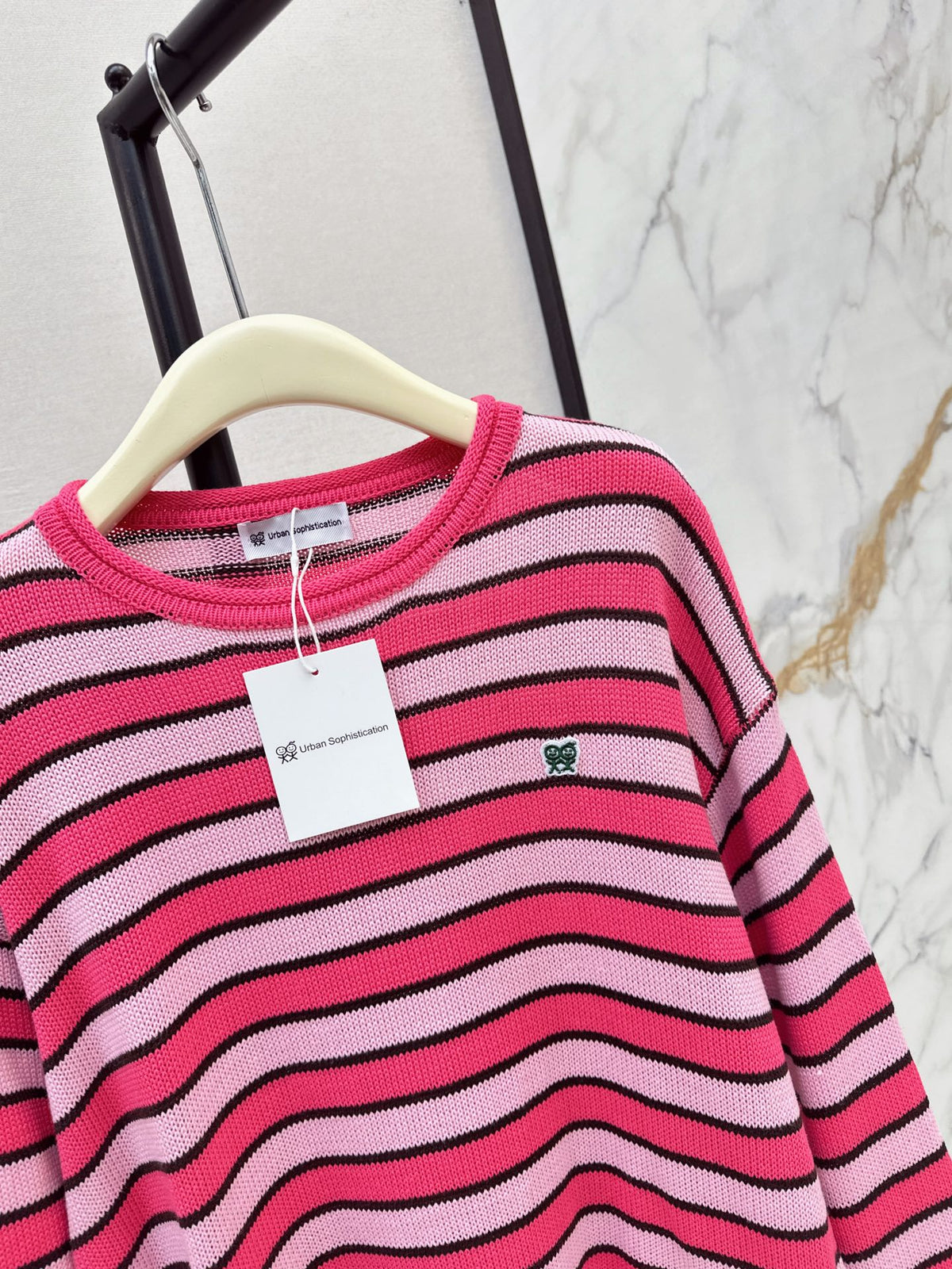 26Latest Autumn/Winter Loose-Fit Striped Sweater with Stick-Figure Motif
